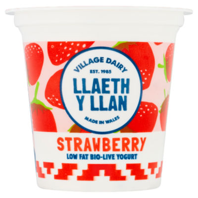 Llaeth y Llan Strawberry Low Fat Bio-Live Yogurt 125g