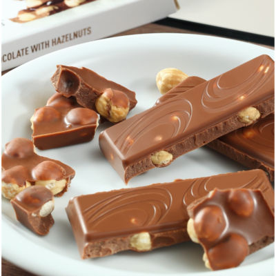 Premium Milk Chocolate with Whole Hazelnuts 100g thumbnail 3