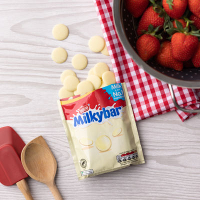 Giant Buttons White Chocolate Bag 94g thumbnail 3