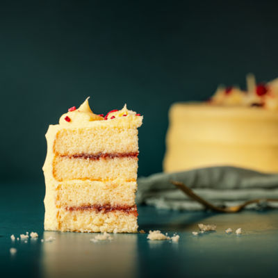 Exceptional White Chocolate & Raspberry Cake thumbnail 4