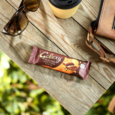 Dairy Free & Vegan Honeycomb Chocolate Bar 40g thumbnail 3