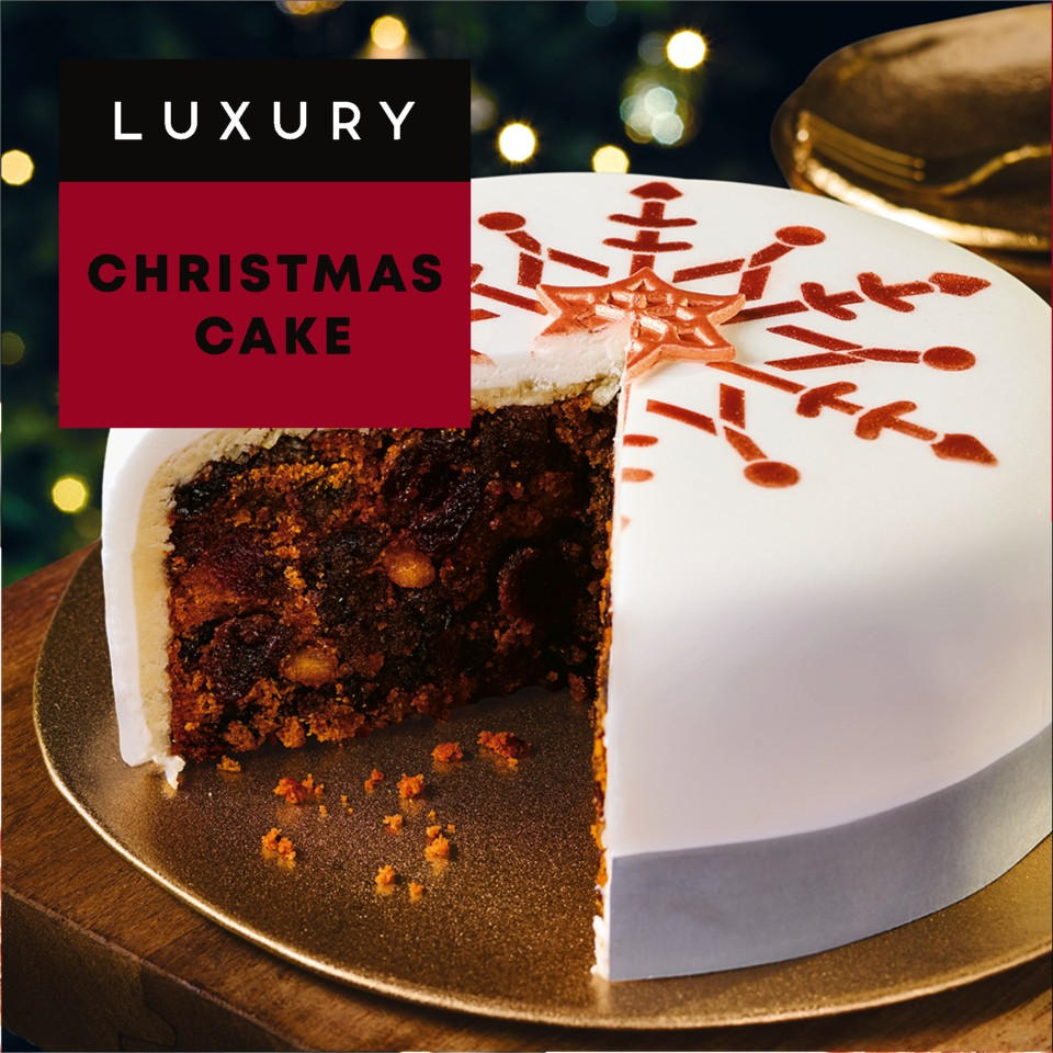Iceland Luxury Christmas Cake 900g
