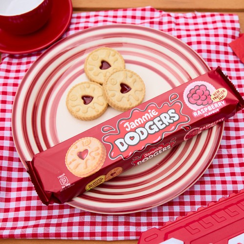Jammie Dodgers Raspberry Flavoured Biscuits thumbnail 3
