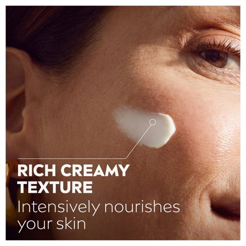 NIVEA Q10 Anti-Wrinkle Day Cream for 60+ Mature Skin SPF15  thumbnail 3