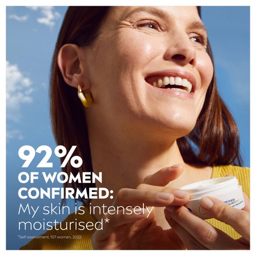 NIVEA Q10 Anti-Wrinkle Day Cream for 60+ Mature Skin SPF15  thumbnail 4