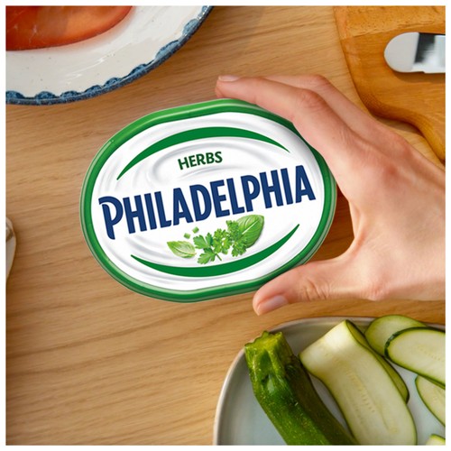 Philadelphia Garlic & Herbs Soft Cheese Family Pack thumbnail 3