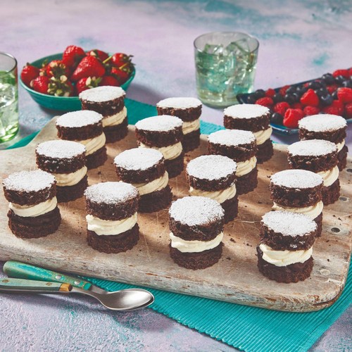 Chocolate Mini Sponge Sharing Platter (16 Pieces)   FTO thumbnail 4