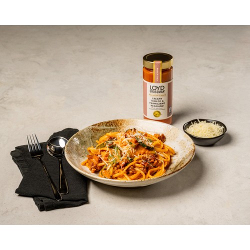 Loyd Grossman Creamy Tomato & Parmigiano Reggiano Tomato Pasta Sauce 290g thumbnail 2