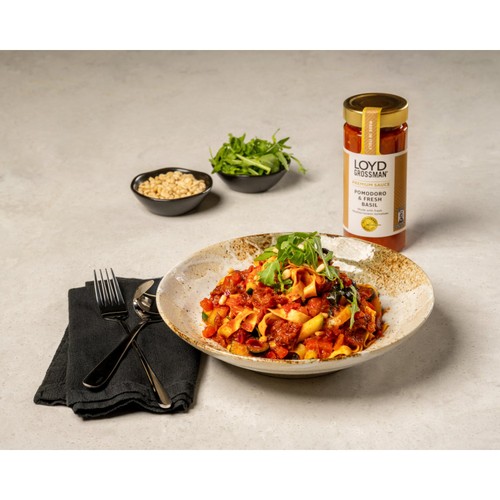 Loyd Grossman Pomodoro & Fresh Basil Tomato Pasta Sauce 290g thumbnail 3