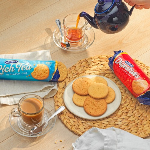 McVitie's Triple Pack Rich Tea, Digestive & Hobnobs Biscuits 815g thumbnail 2