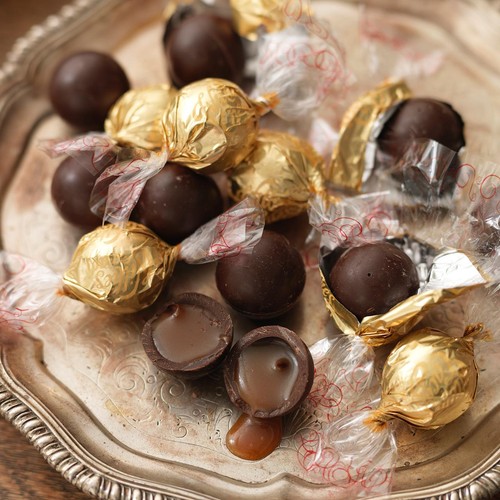 Willie's Cacao Sea Salt Caramel Pearls dark chocolate thumbnail 4