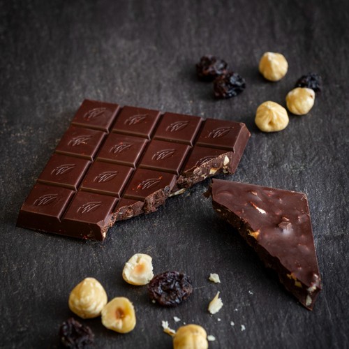 Willie's Cacao Hazelnut Raisin 70% Dark Chocolate Bar Vegan thumbnail 2