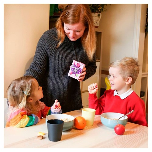 Bassetts Blackcurrant & Apple Omega 3 & Multivitamins 3-6yrs thumbnail 2