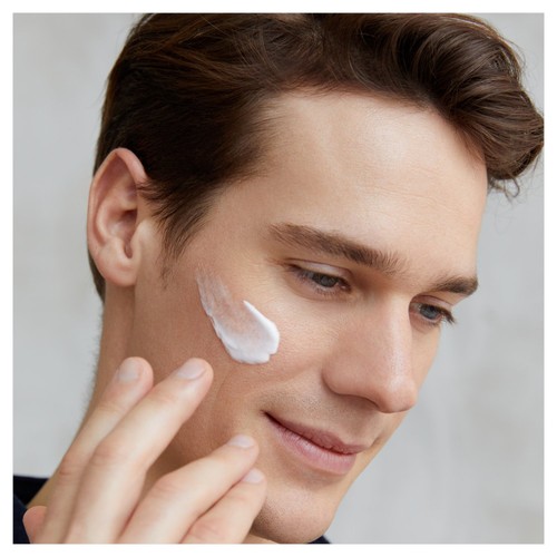 NIVEA MEN Protect & Care Intensive Face Moisturiser thumbnail 4