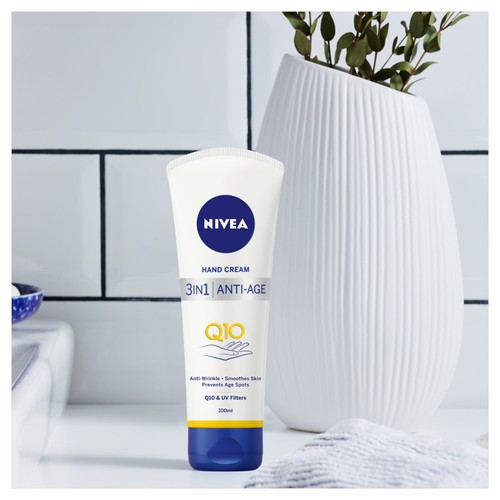 NIVEA Q10 Anti-Age 3 in 1 Hand Cream thumbnail 2