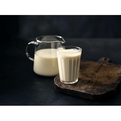 M&S Select Farms British Semi Skimmed Milk 4 Pints thumbnail 3