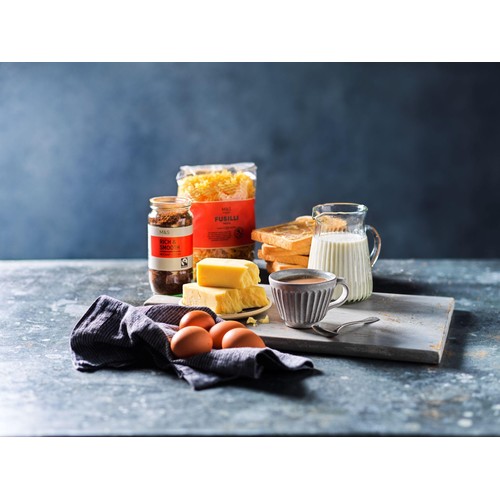 M&S Select Farms British Whole Milk 4 Pints thumbnail 3