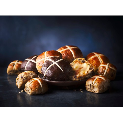 M&S 4 Granny Smith Apple Hot Cross Buns thumbnail 2