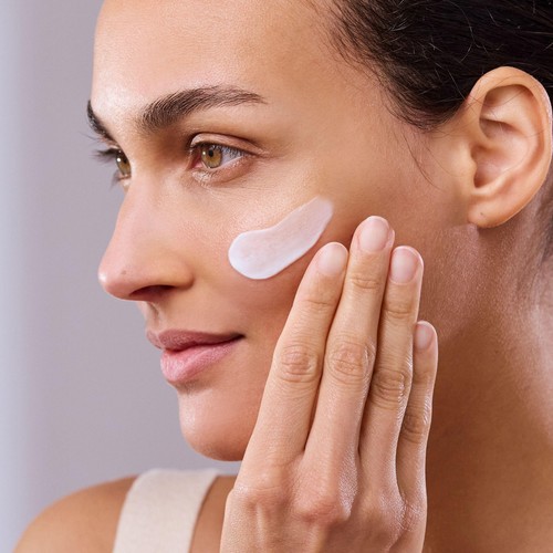 Evolve Organic Daily Renew Face Cream thumbnail 3