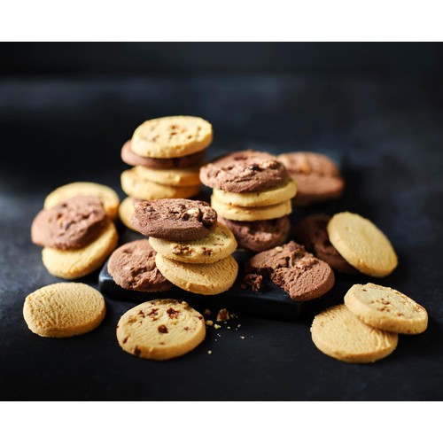 M&S All Butter & Chocolate Shortbread Selection Tin thumbnail 2