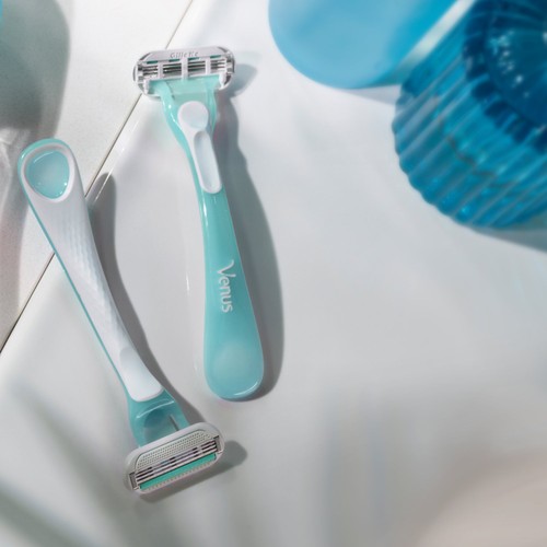 Gillette Venus Disposable Razors Sensitive thumbnail 3