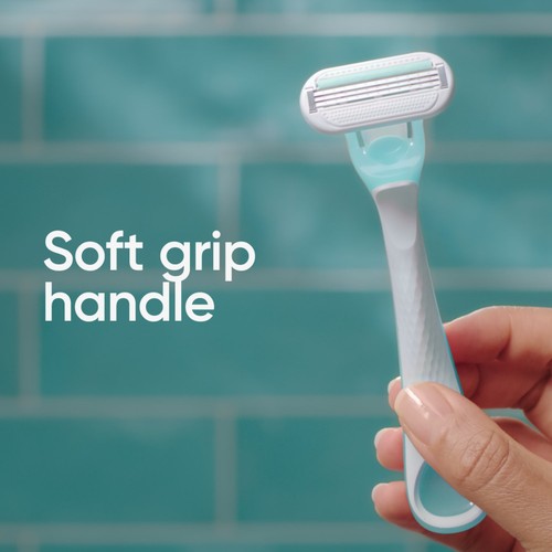 Gillette Venus Disposable Razors Sensitive thumbnail 6