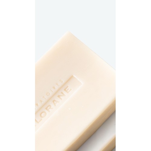 Klorane Softening Solid Shampoo Bar with Oat Milk for the Whole Family thumbnail 3