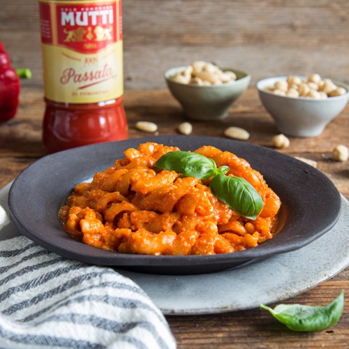 Mutti Organic Classic Italian Tomato Passata thumbnail 4