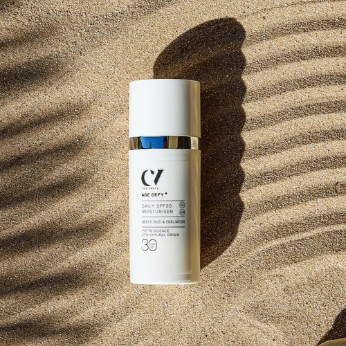 Green People Daily SPF30 Moisturiser Age Defy+ by Cha Vohtz thumbnail 3