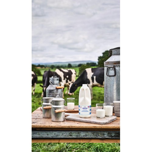 M&S Filtered Whole British Milk thumbnail 3