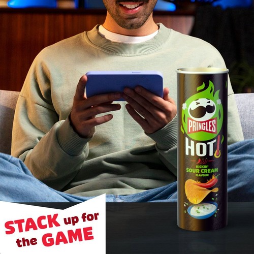 Pringles Hot Kickin' Sour Cream Sharing Crisps thumbnail 2