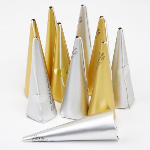 Talking Tables Gold & Silver Party Poppers thumbnail 2