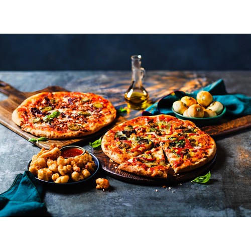 M&S Spicy Beef Woodfired & Stonebaked Pizza thumbnail 3