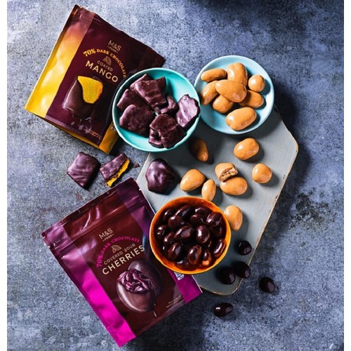M&S Blond Chocolate Caramelised Pecans thumbnail 3