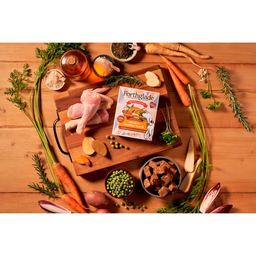 Forthglade British Classics Natural Wet Dog Food Chicken Family Lunch thumbnail 3