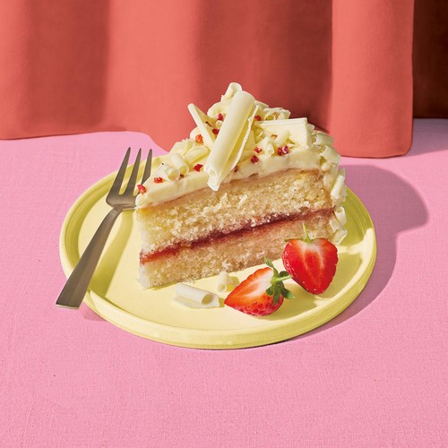 M&S White Chocolate & Strawberry Cake thumbnail 4