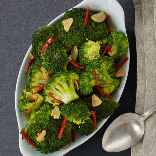 Ocado Organic Broccoli thumbnail 3