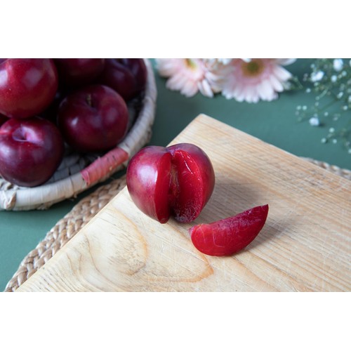 Diamond Crop Ripe and Ready to Eat Plums thumbnail 2