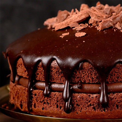 Mr Kipling Signature Chocolate Fudge Fill & Glaze Icing thumbnail 3