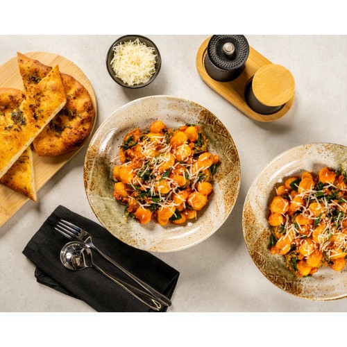 Loyd Grossman Pomodoro, Mascarpone & Wild Garlic Pasta Sauce thumbnail 5