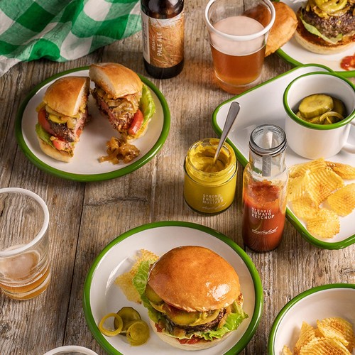 Daylesford Organic Beef Burgers thumbnail 3