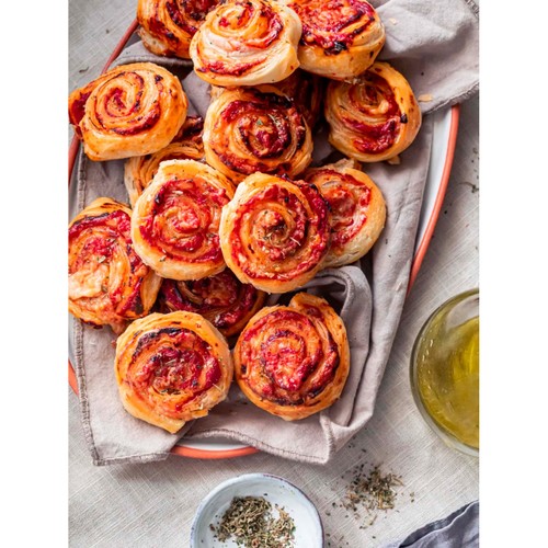 Mutti Double Concentrate Tomato Puree with Basil thumbnail 2