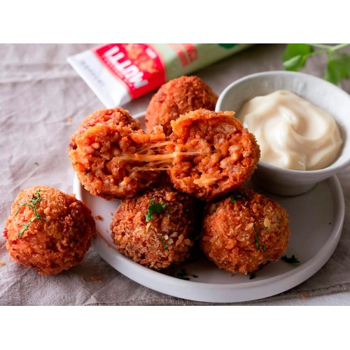 Mutti Double Concentrate Tomato Puree with Garlic thumbnail 2