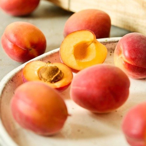 Natoora Fresh Apricots thumbnail 2