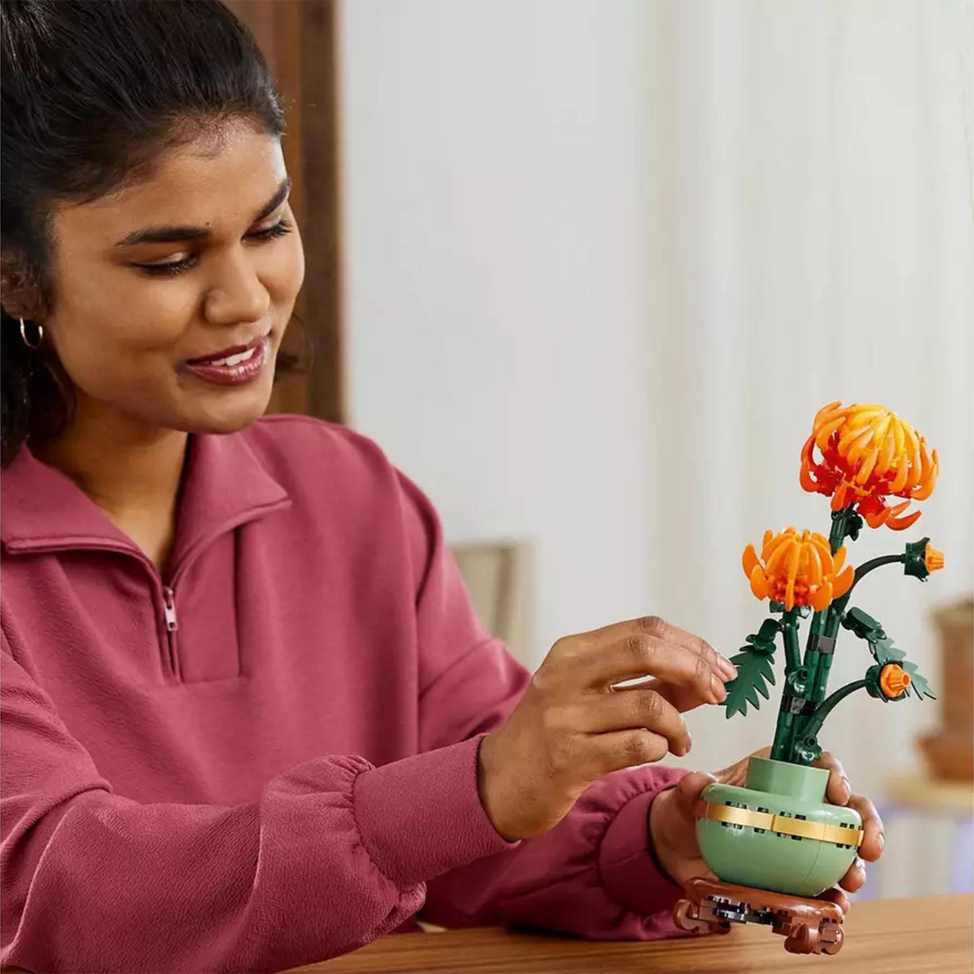 LEGO Icons Chrysanthemum Faux Flower Set for Adults 10368 thumbnail 2