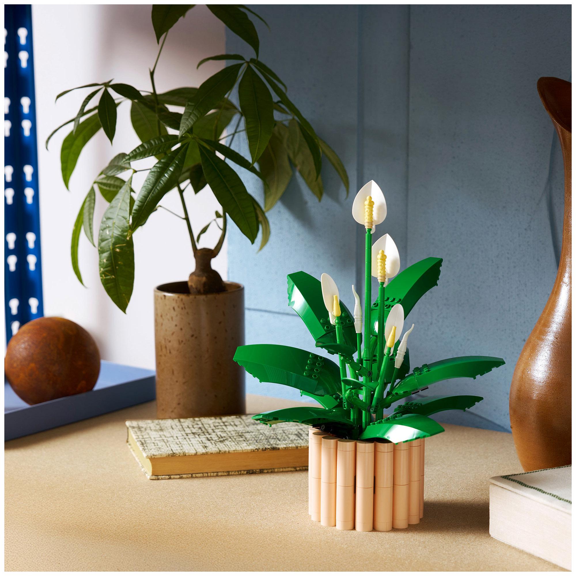 LEGO Botanicals Peace Lily Flower Decor Set 11504 thumbnail 3