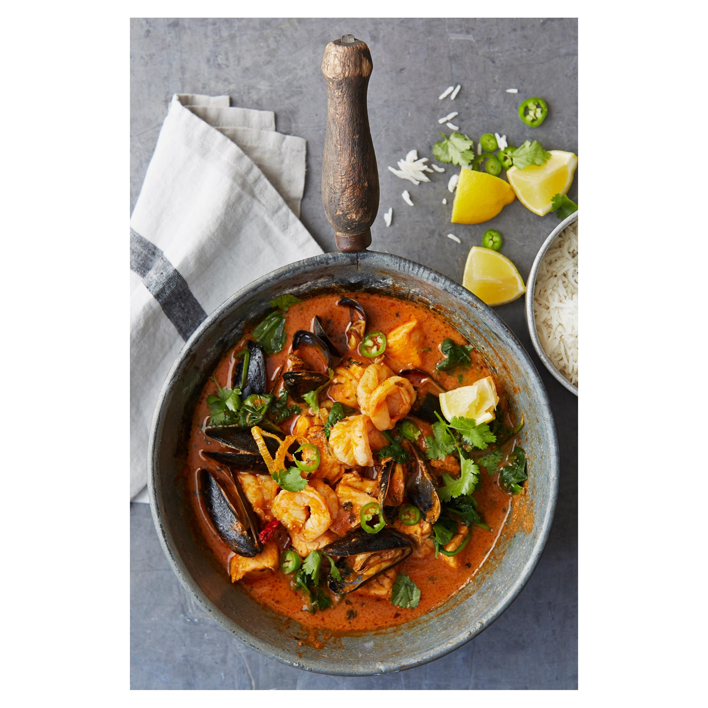 The Spice Tailor Classic Butter Chicken Indian Curry Sauce Kit 300g thumbnail 4