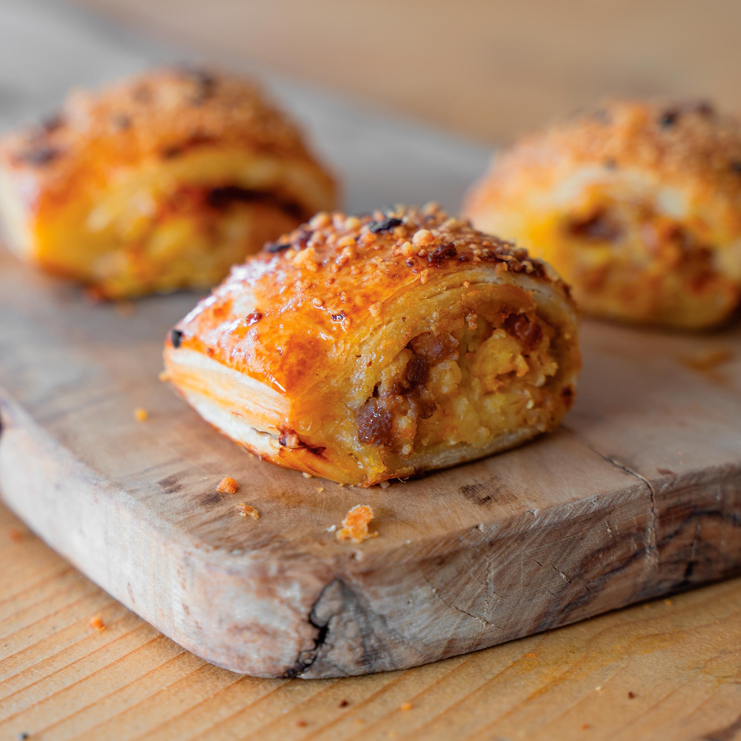 Higgidy Cheddar & Caramelised Onion Chutney Rolls 160g thumbnail 2