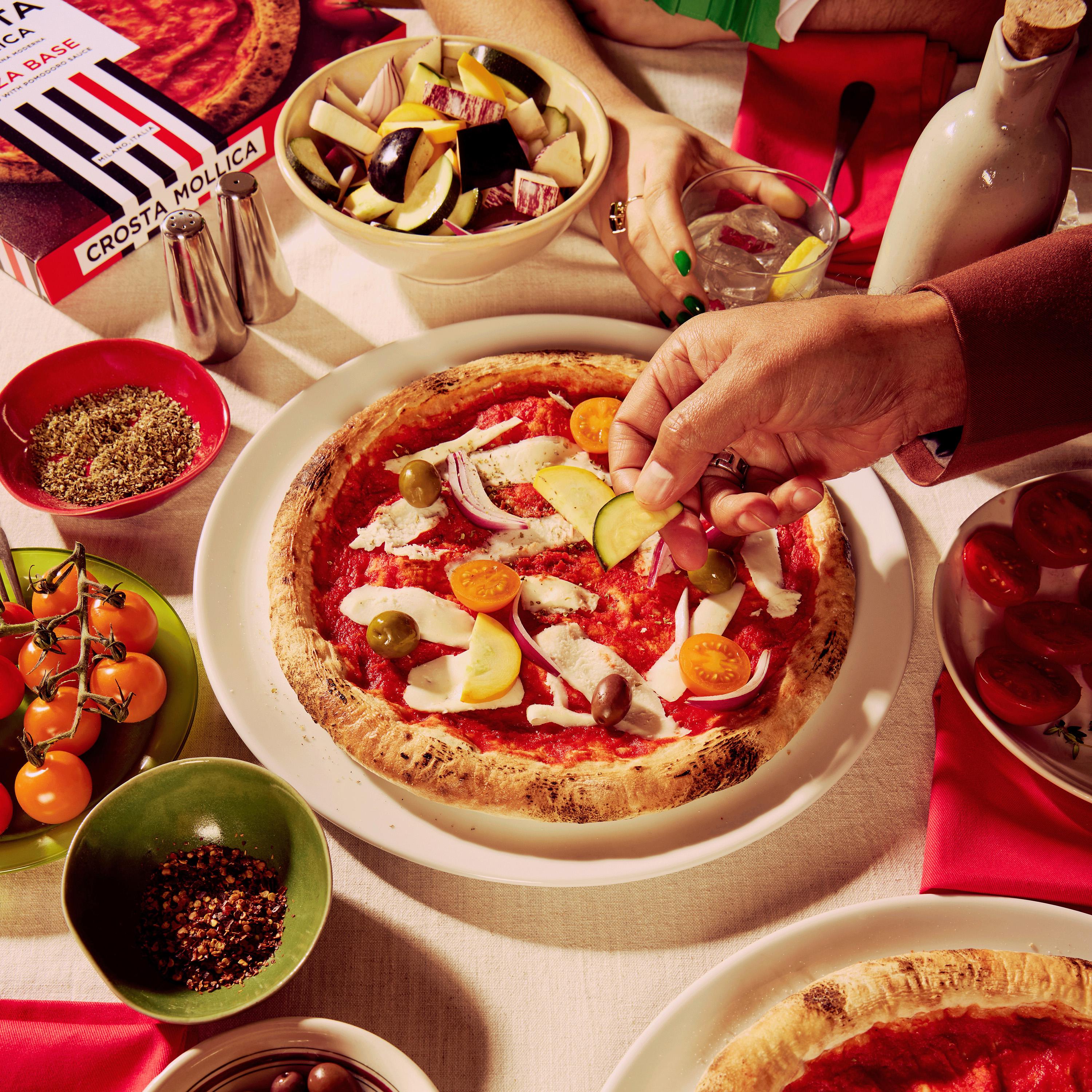 Crosta & Mollica Ready to Top Pizza Base with Tomato Sauce 270g thumbnail 2