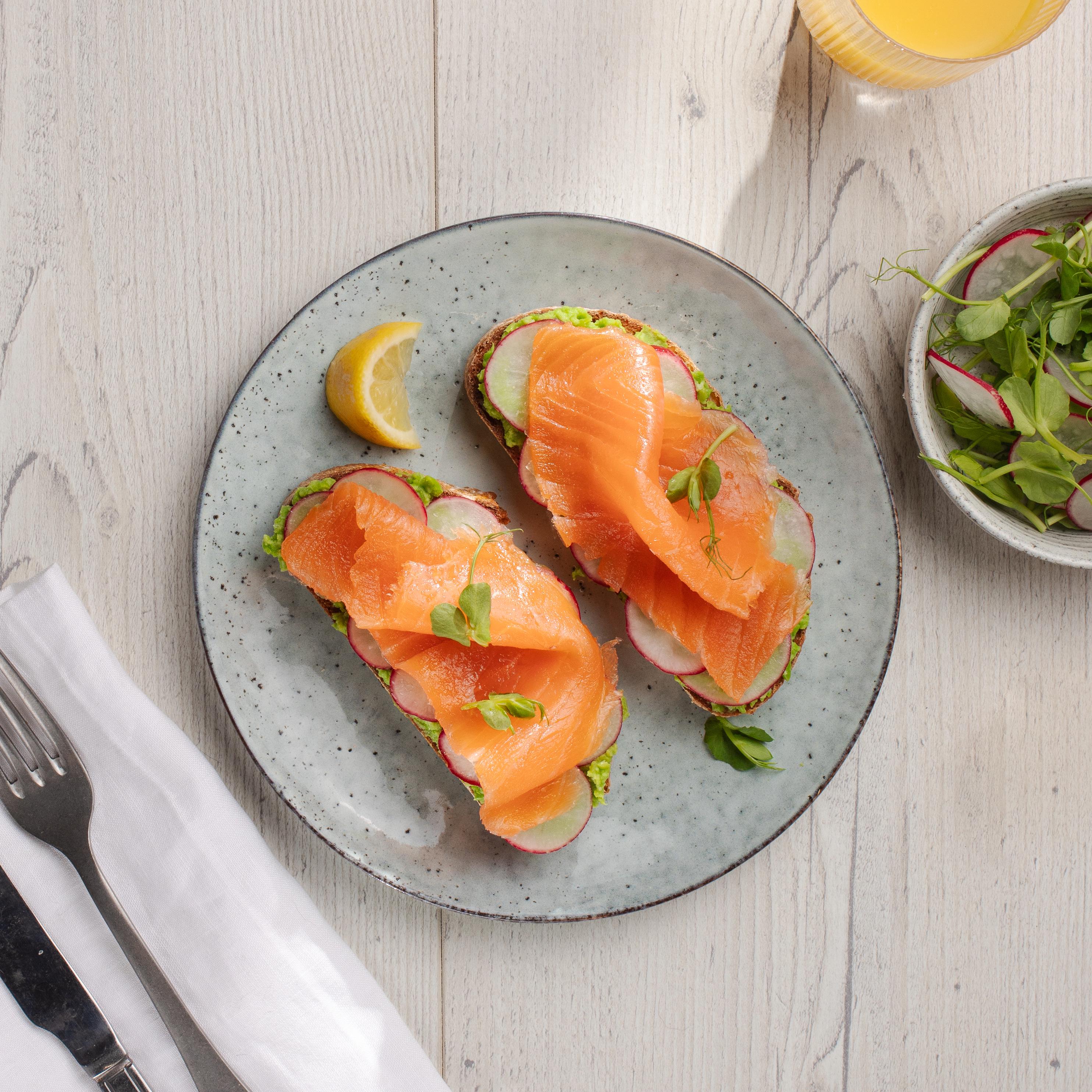 Mowi Scottish Smoked Salmon Slices x4 100g thumbnail 3